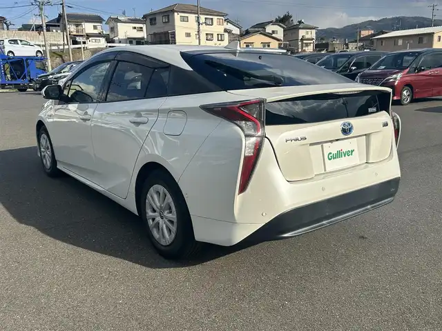 トヨタ プリウス Sセーフティプラス 岡山県 2017(平29)年 5.3万km ホワイトパールクリスタルシャイン 純正9インチSDナビ/(CD/DVD/BT/フルセグ)/バックカメラ/衝突被害軽減ブレーキ/レーンキープアシスト/レーダークルーズコントロール/LEDヘッドライト/オートライト/純正アルミホイール/ウインカーミラー/電動格納ミラー/プッシュスタート/スマートキー/ETC/スペアキー/フロアマット/ドアバイザー