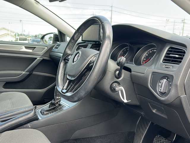 フォルクスワーゲン ゴルフ TSI コンフォートライン BM 富山県 2013(平25)年 5.7万km 黒 HDD純正ナビ/Bluetooth/CD/AUX/ワンセグTV/ETC/横滑り防止装置/レーンキープアシスト/バックカメラ/純正16インチアルミホイール/ドライブレコーダー/純正フロアマット/スペアキー/オートライト/取扱説明書