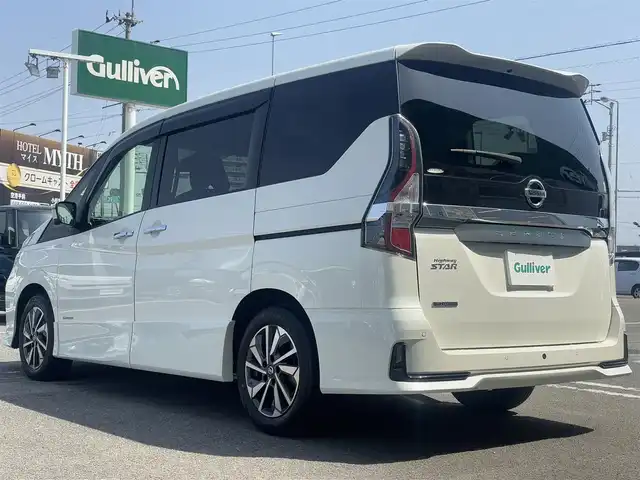 日産 セレナ ハイウェイスター V 徳島県 2022(令4)年 0.5万km ブリリアントホワイトパール 純正大型ナビ/プッシュスタート/バックカメラ/アラウンドビューモニター/ステアリングヒーター/クルーズコントロール追従有/フルセグTV（走行中視聴可）/ドライブレコーダー前のみ/純正フロアマット/両側パワースライドドア/LEDヘッドライト/横滑り防止装置/レーンキープアシスト/衝突軽減システム