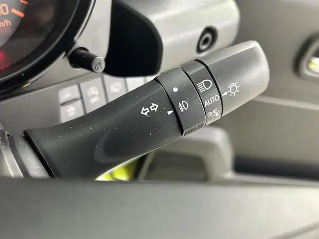 スズキ ジムニー XC 道央・札幌 2022(令4)年 1.9万km キネティックイエロー/ブラックトップ2トーン ・４WD/・寒冷地仕様/・ディスプレイオーディオ（ALPINE）/・BT/AUX/USB/AppleCarPlay、AndroidAuto/・フルセグTV/・バックカメラ/・ビルトインETC2.0/・ドライブレコーダー/・衝突軽減ブレーキ/・レーンキープアシスト/・クルーズコントロール/・ダウンヒルアシストコントロール/・横滑り防止装置/・D+N席シートヒーター/・オートライト/・LEDライト/・LEDフォグランプ/・純正16インチAW/・純正フロアマット/・プッシュスタート/・スマートキー/・スペアキー/・保証書/・取扱説明書