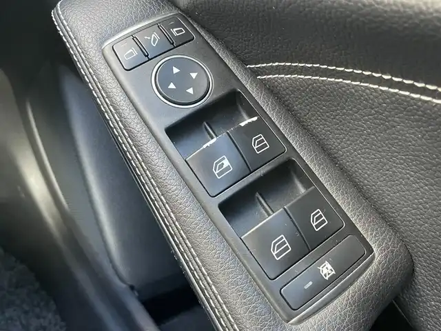 メルセデス・ベンツ Ａ１８０ 千葉県 2013(平25)年 5.8万km カルサイトホワイト 純正ナビ　/ＣＤ/Ｂｌｕｅｔｏｏｔｈ/ＵＳＢ　/フルセグＴＶ　/ハーフレザー　/クルーズコントロール　/バックカメラ　/パドルシフト　/コーナーポール/オートライト　/スマートキー　/ＥＴＣ