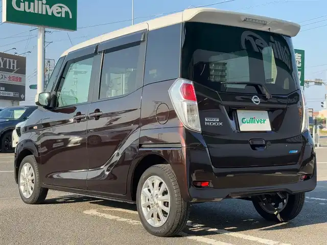 日産 デイズ ルークス X Vセレクション 徳島県 2016(平28)年 1.3万km シルキーホワイトP/モカブラウンP 純正ナビ(MM316D-W)/全方位カメラ/ステアリングスイッチ/衝突被害軽減システム/純正14インチアルミホイール/両側パワースライドドア/オートエアコン/後席サーキュレーター/後席ロールサンシェード/スマートキー/純正フロアマット/ドアバイザー/電動格納式ドアミラー/アイドリングストップ