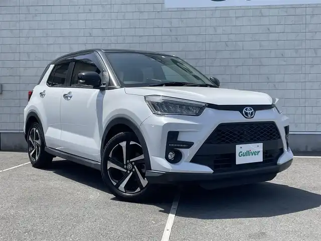 トヨタ ライズ Z 静岡県 2022(令4)年 5.5万km ブラックマイカメタリック/シャイニングホワイトパール 純正9インチSDナビ/・Bluetooth接続/・CD/DVD再生/フルセグTV/パノラミックビューモニター/スマートアシスト3/・衝突被害軽減ブレーキ/・レーンキープアシスト/・横滑り防止装置/・スマートパノラマパーキングアシスト/・ペダル踏み間違い誤抑制機能/・急発進抑制機能/・歩行者検知/レーダークルーズコントロール/前後型ドライブレコーダー/ビルトインETC/前席シートヒーター/電動パーキングブレーキ/オートブレーキホールド/ブラインドスポットモニター/プッシュスタート/スマートキー/スペアキー×１/LEDオートライト/オートハイビーム/保証書/取扱説明書