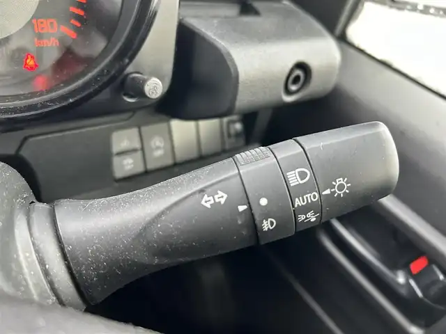 スズキ ジムニー シエラ JL 石川県 2023(令5)年 0.7万km ミディアムグレー 社外サス（1～2インチアップ）/社外マフラー　/純正ホイール付夏タイヤ車載/ディスプレイオーディオ（PVH-9300DVSZS)/【AM/FM/CD/DVD/BT/AppleCarPlay】/バックカメラ　/ミラー型前後ドライブレコーダー　/ハロゲンライト（イエローバルブ）/ワンオーナー/保証書/車両取扱説明書/ディスプレイオーディオ取扱説明書