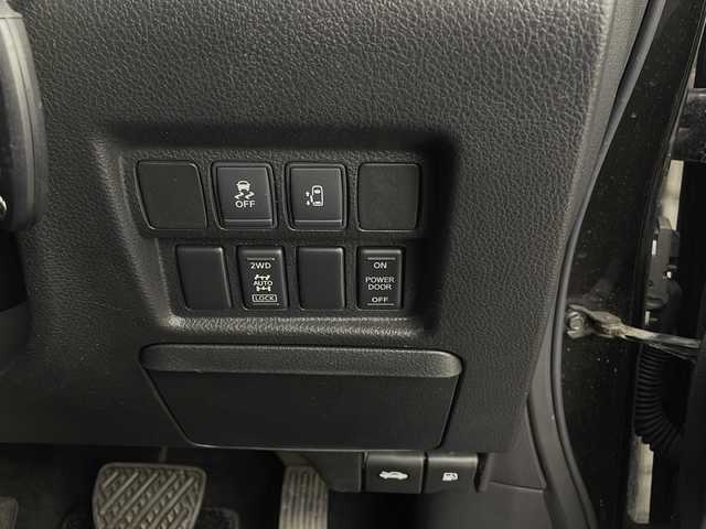 日産 エルグランド 250ハイウェイスター 新潟県 2014(平26)年 10.4万km ファントムブラック ４WD/純正フリップダウンモニター/純正8インチSDナビ/　　CD/DVD/AM/FM/フルセグ/BT/SD/AUX/バックモニター/片側パワースライドドア/クルーズコントロール/ステアリングスイッチ/電動格納ミラー/純正フロアマット/ドアバイザー/後席サンシェード/スマートキー/ETC