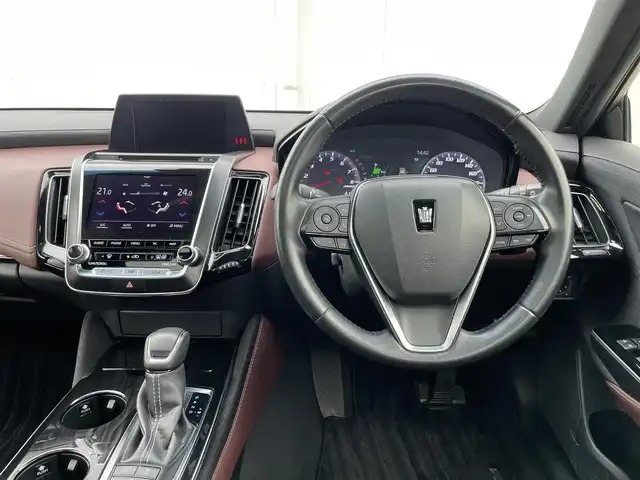 トヨタ クラウン S Cパッケージ 愛媛県 2018(平30)年 5.6万km ブラック サンルーフ/MTモード/パドルシフト/BSM/コーナーセンサー/パーキングアシスト/レザーステアリング/フォグランプ/ETC/パワーシート/クルーズコントロール/フルセグTV/LEDオートライト/オートマチックハイビーム/バックカメラ/純正フロアマット/純正17インチアルミホイール/Bluetooth/プッシュスタート/レーンキープアシスト/衝突被害軽減システム/盗難防止装置