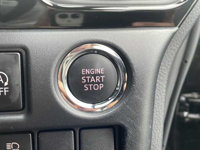 トヨタ ヴォクシー ZS 煌 沖縄県 2018(平30)年 4.6万km ブラック 禁煙車　/トヨタセーフティセンス　/純正１０型ナビ　【NSZN-Z66T】/　(フルセグTV　Bluetooth)/バックカメラ　/クルーズコントロール　/両側電動スライドドア　/スマートキー　/プッシュスタート　/レーンキープアシスト　/オートマチックハイビーム　/ＥＴＣ