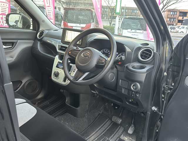 ダイハツ キャスト アクティバ X 鳥取県 2018(平30)年 2.5万km ブラックマイカメタリック ワンオーナー/７インチナビ(CN-RE04WD)/フルセグテレビ/AM/FM/CD/DVD/USB/iPod/BT/アイドリングストップ/ドアバイザー/プッシュスタート/ETC/ドラレコ