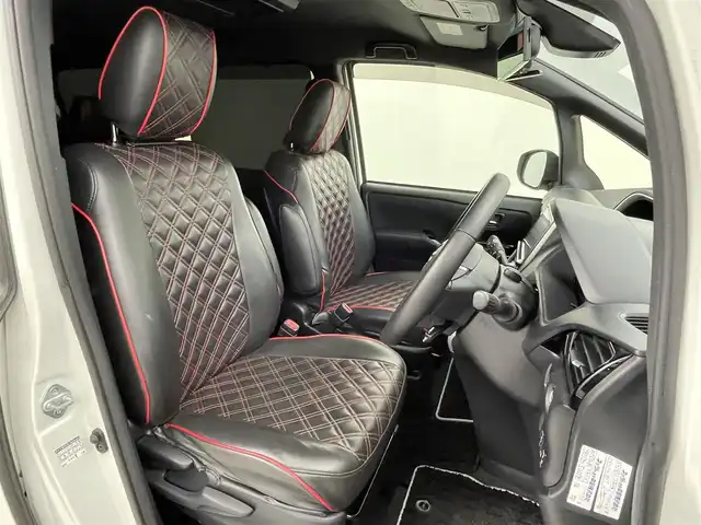 トヨタ ヴォクシー ZS 煌 熊本県 2018(平30)年 5.2万km ホワイトパールクリスタルシャイン 純正9インチナビ（ＣＤ・ＤＶＤ・フルセグ・ＳＤ・ＢＴ）/USB入力端子/純正12インチフリップダウンモニター　/バックカメラ　/ビルトインＥＴＣ　/両側パワースライドドア　/前後クリアランスソナー　/トヨタセーフティーセンス/・衝突軽減ブレーキ/・レーンキープアシスト/・クルーズコントロール/・オートマチックハイビーム/横滑り防止/アイドリングストップ/純正フロアマット/純正１６インチAW/オートライト/LEDヘッドライト/フォグライト/スマートキー/プッシュスタート/スペアキー１本/取扱説明書