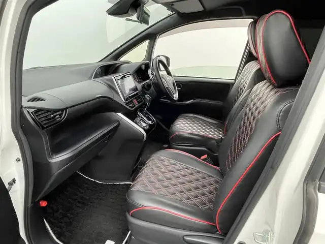 トヨタ ヴォクシー ZS 煌 熊本県 2018(平30)年 5.2万km ホワイトパールクリスタルシャイン 純正9インチナビ（ＣＤ・ＤＶＤ・フルセグ・ＳＤ・ＢＴ）/USB入力端子/純正12インチフリップダウンモニター　/バックカメラ　/ビルトインＥＴＣ　/両側パワースライドドア　/前後クリアランスソナー　/トヨタセーフティーセンス/・衝突軽減ブレーキ/・レーンキープアシスト/・クルーズコントロール/・オートマチックハイビーム/横滑り防止/アイドリングストップ/純正フロアマット/純正１６インチAW/オートライト/LEDヘッドライト/フォグライト/スマートキー/プッシュスタート/スペアキー１本/取扱説明書