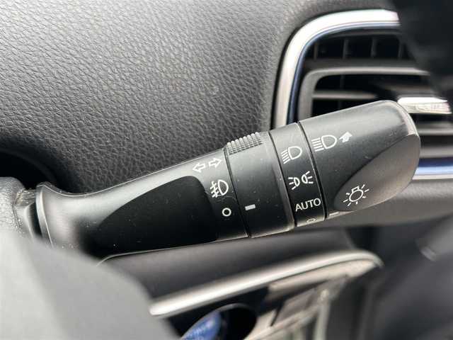 トヨタ プリウス S ツーリングセレクション 岐阜県 2016(平28)年 3.7万km ホワイトパールクリスタルシャイン 登録時走行距離【36/410ｋｍ】/４ＷＤ/純正7型ナビ/Bluetooth・ワンセグ視聴/プリクラッシュセーフティ/追従クルーズコントロール/車線逸脱防止/オートハイビーム/LEDヘッドライト/オートライト/フォグライト/ETC/純正17インチアルミ/プッシュスタート/スマートキー/スペアキー/ワンオーナー/取扱説明書・記録簿
