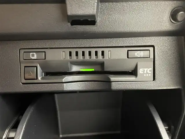 トヨタ アルファード S 滋賀県 2022(令4)年 3.3万km ブラック アルパイン製ナビ/フルセグTV・Bluetooth・HDMI・USB/アルパイン製フリップダウンモニター/デジタルインナーミラー/ドライブレコーダー/ETC/両側パワースライド/電動パーキングブレーキ/追従クルーズコントロール/後部座席オットマン/横滑り防止機能/車線逸脱警報機能/オートハイビーム/ステアリングリモコン/革巻きステアリング/オートエアコン/純正18インチアルミホイール