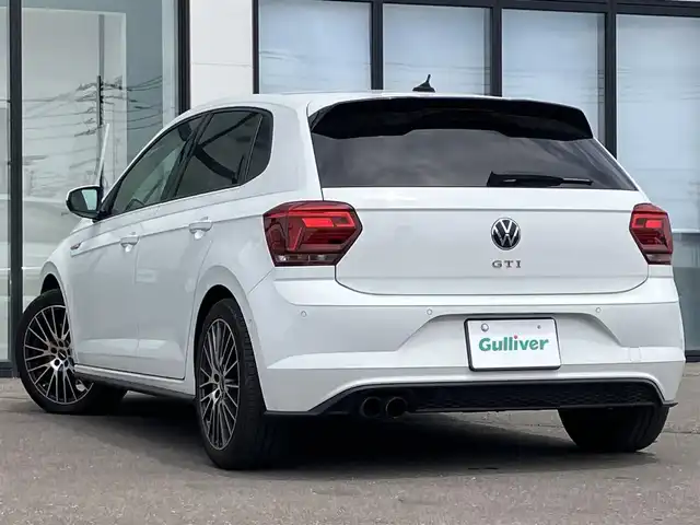フォルクスワーゲン ＶＷ ポロＧＴＩ 道南・函館 2021(令3)年 2.5万km ピュアホワイト ・スマートキー＆プッシュスタート/・スペアキー/・追従走行付きクルーズコントロール/・ビルトインＥＴＣ/・純正フロアマット/・社外１７インチＡＷ/・純正ＡＷ付き冬タイヤ積込み/・純正ナビ（Ｂｌｕｅｔｏｏｔｈ／ＳＤ）/・電動格納ウィンカーミラー/・前後ドラレコ