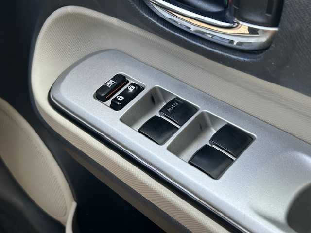 トヨタ アクア G 大阪府 2012(平24)年 10.2万km ライムホワイトパールクリスタルシャイン ナビ　/フルセグ　/Bluetooth　/バックカメラ　/シートヒーター　/ETC　/スマートキー　/純正フロアーマット　/モデリスタフロントリップ　/LEDヘッドライト　/オートライト　
