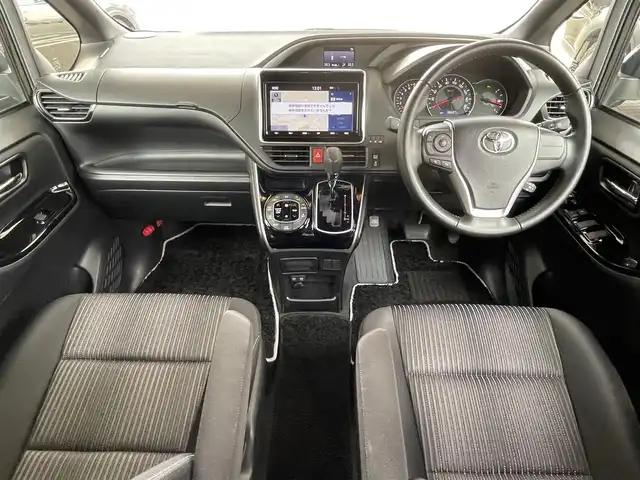 トヨタ ヴォクシー ZS 煌Ⅱ 長崎県 2020(令2)年 3.9万km イナズマスパーキングブラックガラスフレーク ワンオーナー/純正SDナビ/・AM/FM/BT/TV/CD/バックカメラ/ステアリングスイッチ/フリップダウンモニター/両側パワースライドドア/前後ドライブレコーダー/DUALエアコン/ビルトインETC/衝突軽減ブレーキ/LDA/クリアランスソナー/PKSB/先行車発進告知/フロアマット/ドアバイザー/保証書/取扱説明書/ナビ取扱説明書