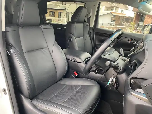 トヨタ アルファード S Cパッケージ 岩手県 2019(令1)年 7.9万km ホワイトパールクリスタルシャイン 4WD/セーフティセンス/　・プリクラッシュセーフティ/　・緊急時操舵支援/　・レーンディパーチャーアラート/　・ロードサインアシスト/　・ドライバー異常時対応システム/　・プロアクティブドライビングアシスト/　・アダプティブハイビームシステム/　・レーダークルーズコントロール/　・先行車発進告知機能/純正メモリナビ/　CD/DVD/バックカメラ/両側パワースライドドア/パワーバックドア/クルーズコントロール/LEDオートライト/LEDフォグランプ/革シート/シートヒーター/パワーシート/エアシート/純正18インチメモリナビ/ステアリングヒーター/ステアリングスイッチ/電動オットマン/オートエアコン/アイドリングストップ/USBポート/スマートキー/ETC2.0